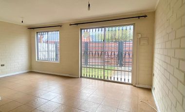 SE ARRIENDA LINDA CASA UBICADA EN VILLA LAS VIOLETAS ENTORNO TRANQUILO Y APACIBLE