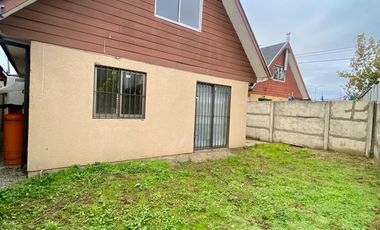 SE ARRIENDA LINDA CASA UBICADA EN VILLA LAS VIOLETAS ENTORNO TRANQUILO Y APACIBLE