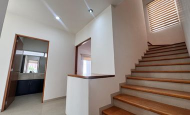 Casa en Renta en Pedregal II con amplio jardín.