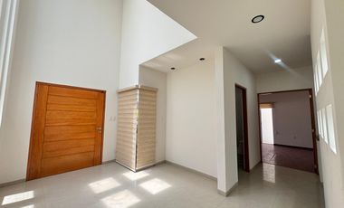 Casa en Renta en Pedregal II con amplio jardín.