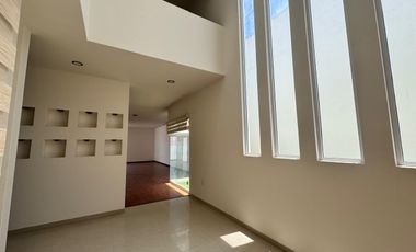 Casa en Renta en Pedregal II con amplio jardín.