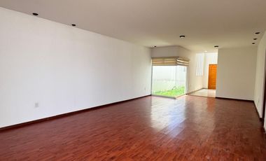 Casa en Renta en Pedregal II con amplio jardín.