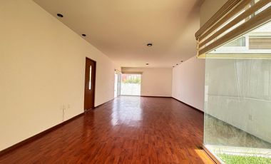 Casa en Renta en Pedregal II con amplio jardín.