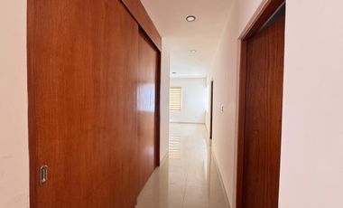 Casa en Renta en Pedregal II con amplio jardín.