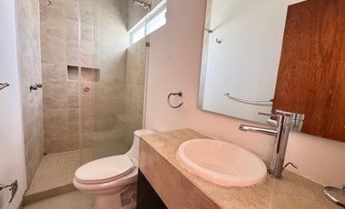 Casa en Renta en Pedregal II con amplio jardín.