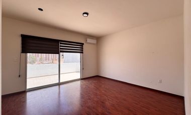 Casa en Renta en Pedregal II con amplio jardín.