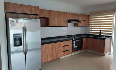 Casa en Renta en Pedregal II con amplio jardín.