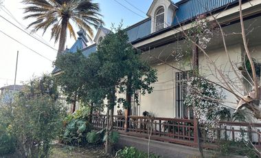 VENTA HERMOSA CASONA CONSTRUCCION  FINES SIGLO XIX ESTILO INGLES CON GRANDES GALERIAS Y CORREDORES PROPIOS DE LA EPOCA