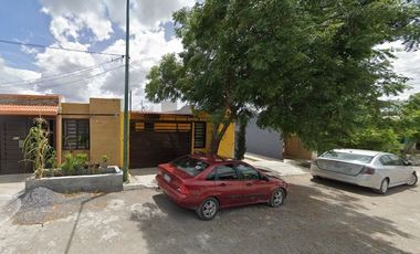 Casa en Venta en Calle Maples, Col. Paseo de los Olivos, Ciudad Victoria Tamaulipas.