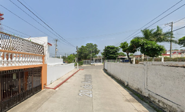CASA DE ENTREGA INMEDIATA EN CALLE VEINTE DE NOVIEMBRE, DEPORTIVA, CERRO AZUL, VERACRUZ