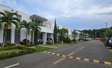 SE VENDE CASA EN EL CASTILLO, CONJUNTO CERRADO EN JAMUNDI