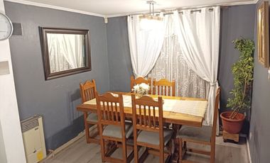 Acogedora Casa de 4D-3B-2E en Villa Jardines de Santa María, Maipú.