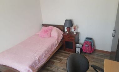 Acogedora Casa de 4D-3B-2E en Villa Jardines de Santa María, Maipú.
