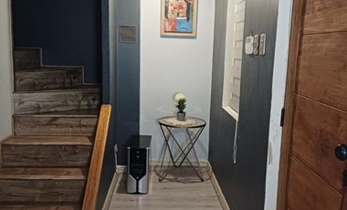 Acogedora Casa de 4D-3B-2E en Villa Jardines de Santa María, Maipú.