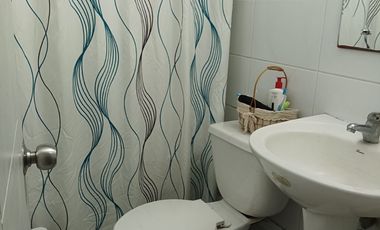 Acogedora Casa de 4D-3B-2E en Villa Jardines de Santa María, Maipú.