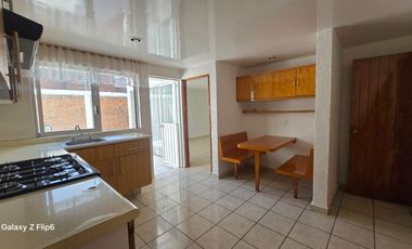 Iluminada casa con excelentes espacios lista para habitar atrás de Prepa 1