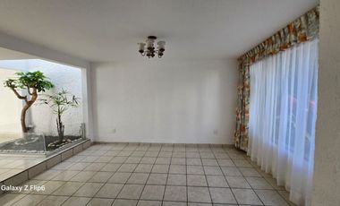 Iluminada casa con excelentes espacios lista para habitar atrás de Prepa 1