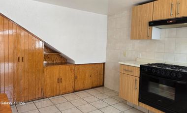 Iluminada casa con excelentes espacios lista para habitar atrás de Prepa 1