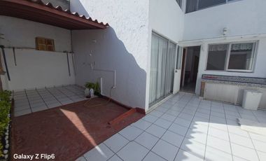 Iluminada casa con excelentes espacios lista para habitar atrás de Prepa 1