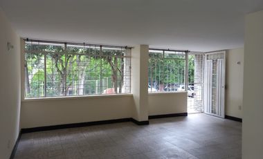 Vendo amplia casa con apartaestudio en Lagos I -AMB