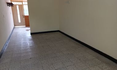 Vendo amplia casa con apartaestudio en Lagos I -AMB