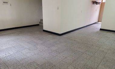 Vendo amplia casa con apartaestudio en Lagos I -AMB