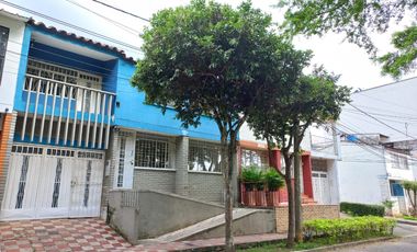 Vendo amplia casa con apartaestudio en Lagos I -AMB