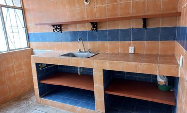 Vendo amplia casa con apartaestudio en Lagos I -AMB