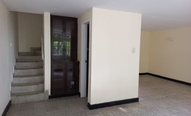 Vendo amplia casa con apartaestudio en Lagos I -AMB