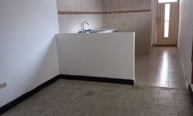 Vendo amplia casa con apartaestudio en Lagos I -AMB