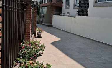 VENDO DEPARTAMENTO CON VISTA AL CAMPO DE GOLF AMPLIO