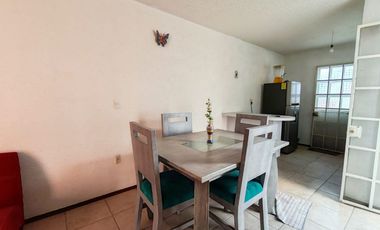 CASA CON ALBERCA ESQUINA Y VIGILANCIA