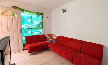 CASA CON ALBERCA ESQUINA Y VIGILANCIA