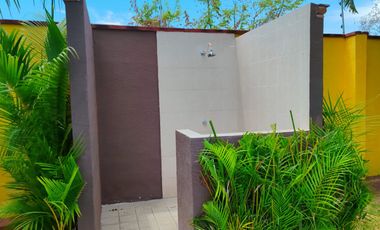 CASA CON ALBERCA ESQUINA Y VIGILANCIA