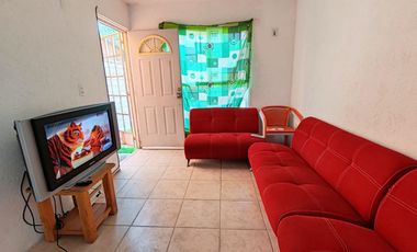 CASA CON ALBERCA ESQUINA Y VIGILANCIA