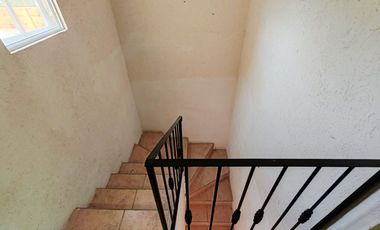 CASA CON ALBERCA ESQUINA Y VIGILANCIA