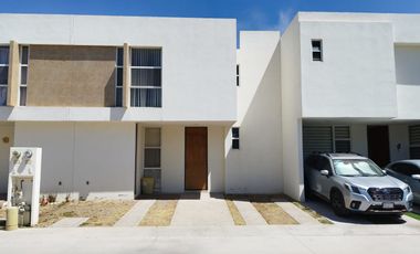 Casa en renta en Puerta Natura con muebles y servicios incluidos