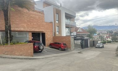 Departamento en venta por estrenar 108m2 sector Wayra Plaza Cuenca - Ec