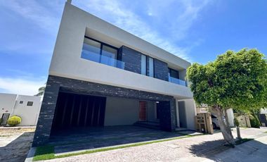 Casa en venta en Priv. Pedregal Fase 1