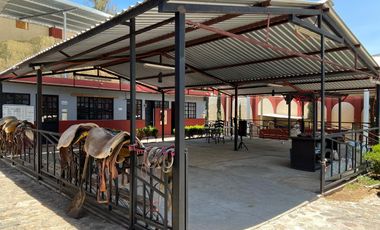 Cortijo en Venta – Ideal para Criadero y Eventos Sociales, totalmente equipado, salida Salamanca, frente a la zona de dulces
