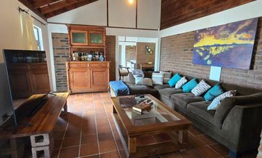 Calle Alegre, casa en condominio