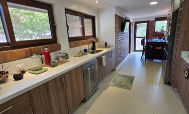 Calle Alegre, casa en condominio