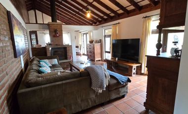 Calle Alegre, casa en condominio