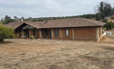 Calle Alegre, casa en condominio