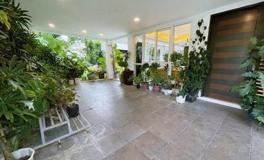 705 sqm 3-Storey Pre-Owned House and Lot with Pool in Merville