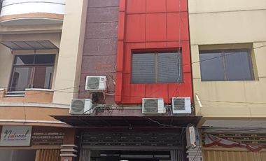 Ruko Full Furnished 3 Lantai 0 Jalan Raya Strategis di Tengah Kota Lokasi Klampis Surabaya