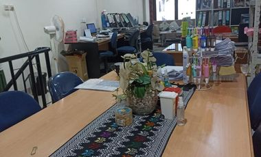 Ruko Full Furnished 3 Lantai 0 Jalan Raya Strategis di Tengah Kota Lokasi Klampis Surabaya