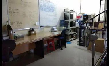 Ruko Full Furnished 3 Lantai 0 Jalan Raya Strategis di Tengah Kota Lokasi Klampis Surabaya