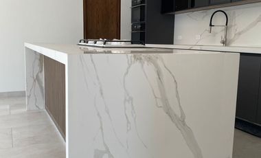 En VENTA... Hermosa Residencia ubicada en la Zona Dorada de Metepec.