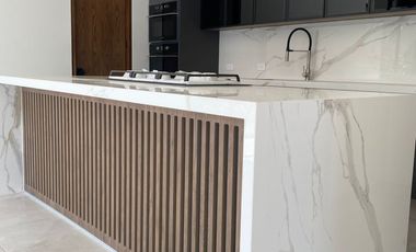 En VENTA... Hermosa Residencia ubicada en la Zona Dorada de Metepec.